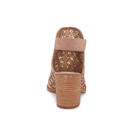 🌟HP🌟VINCE CAMUTO KALISON – LASER-CUT SANDAL - Picture 3 of 8